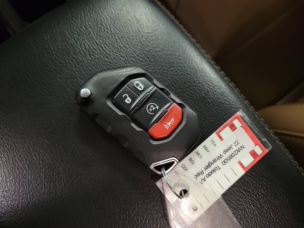 Used 2022 Jeep Wrangler Unlimited Sahara w/ Cold Weather Group AWD/4WD image 15