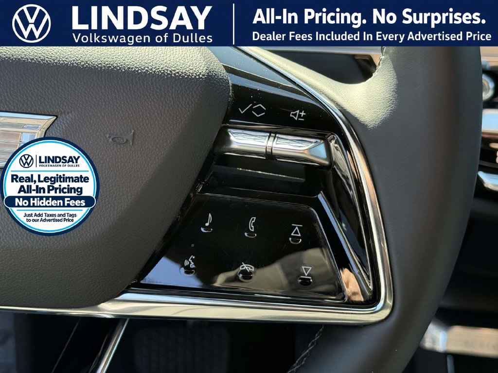 Used 2025 Cadillac Lyriq Luxury AWD/4WD image 20