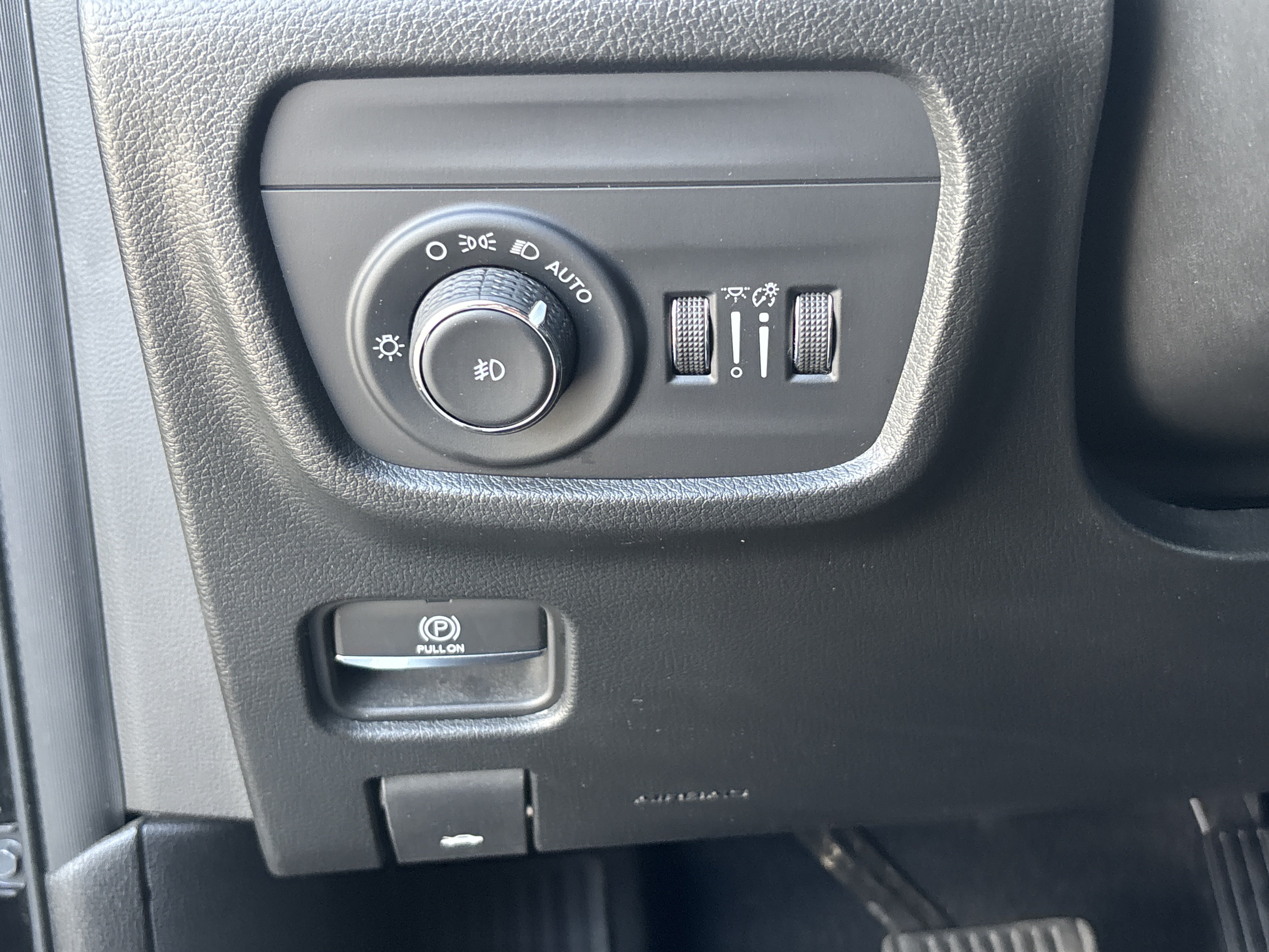 Used 2023 Jeep Grand Cherokee L Overland w/ Advanced Protech Group III AWD/4WD image 39