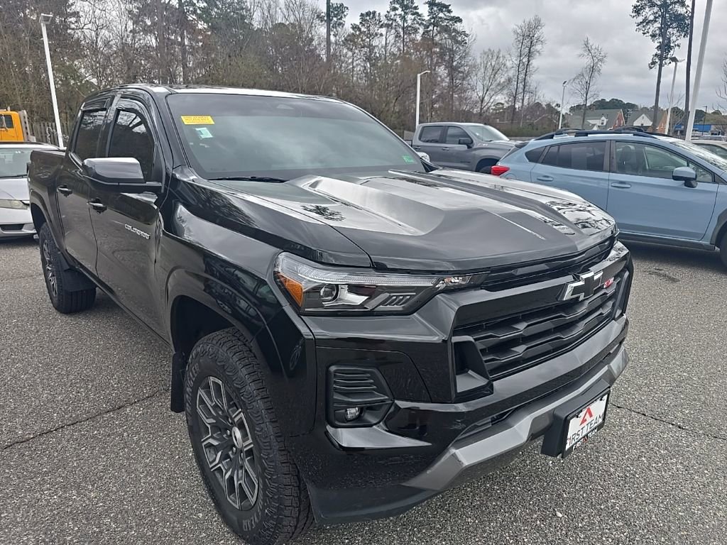 Used 2025 Chevrolet Colorado Z71 image 3