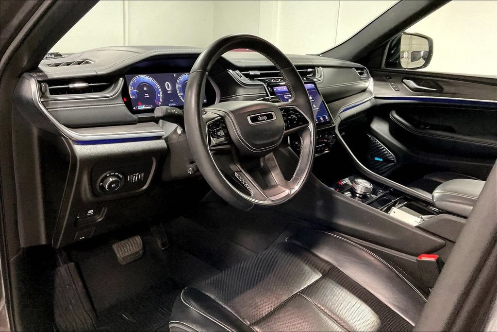 Used 2021 Jeep Grand Cherokee L Overland w/ Luxury Tech Group IV AWD/4WD image 16