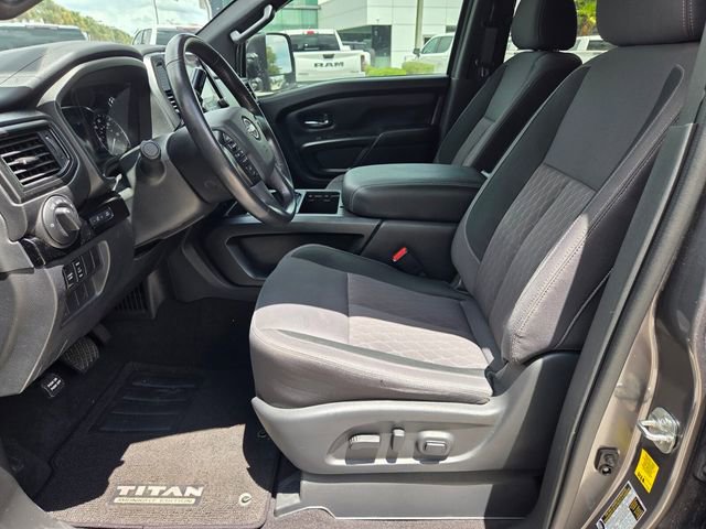 Used 2023 Nissan Titan SV w/ SV Convenience Package RWD image 3