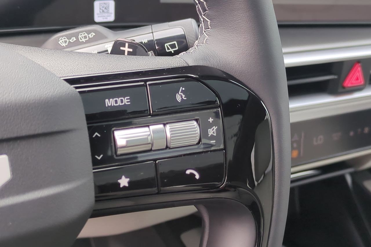 New 2026 Kia Sorento EX w/ EX Premium Package FWD image 12