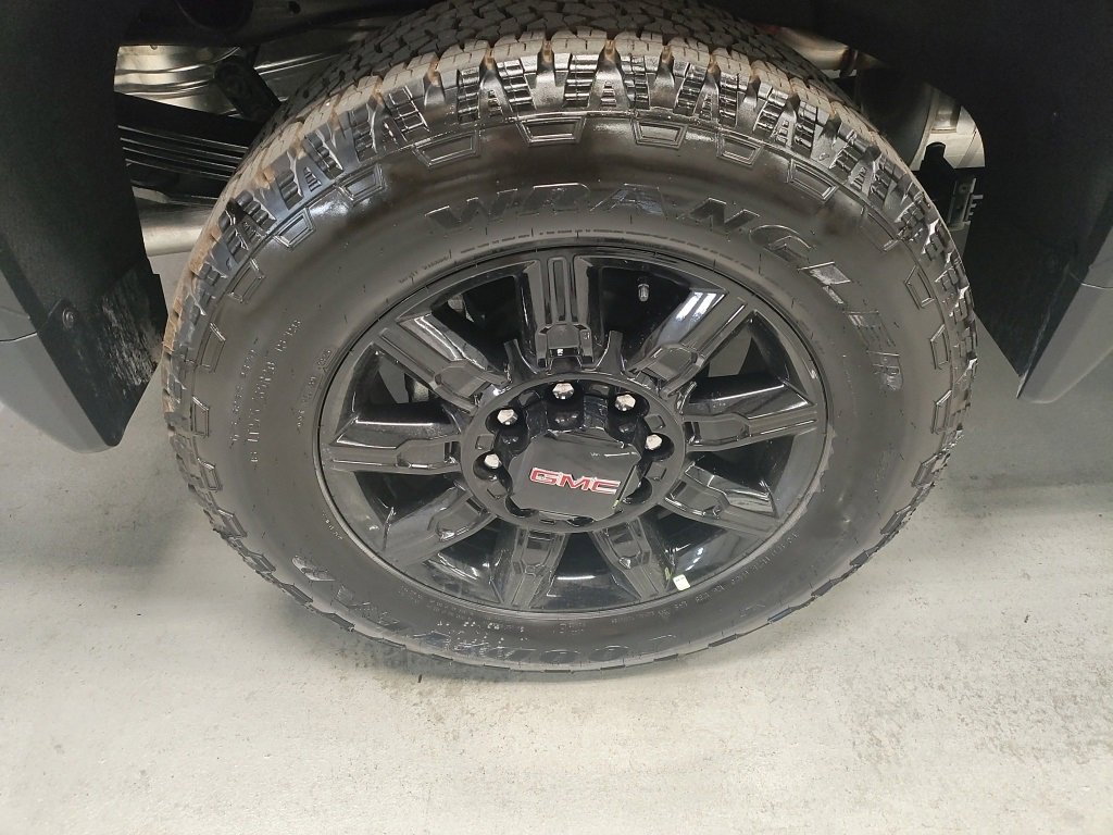 New 2026 GMC Sierra 2500 AT4 w/ Technology Package image 3