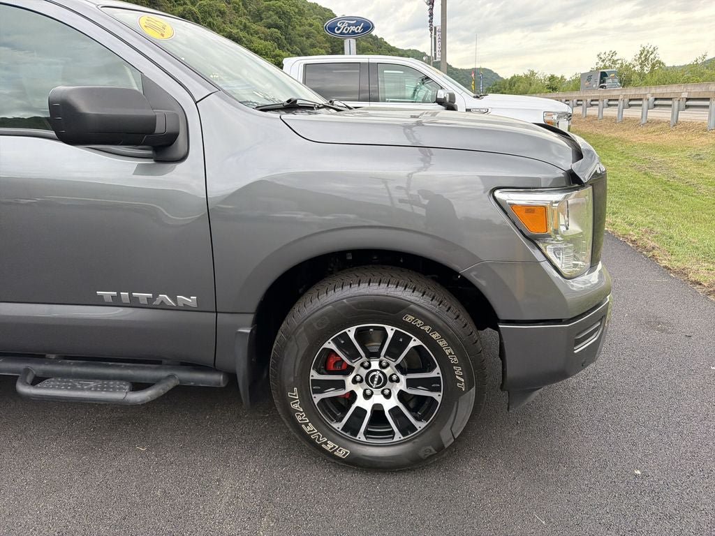 Used 2023 Nissan Titan SV w/ SV Convenience Package AWD/4WD image 2
