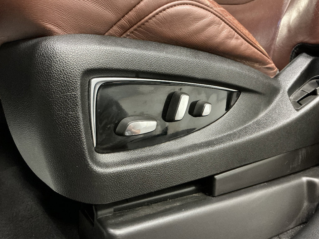 Used 2016 Cadillac Escalade ESV Luxury AWD/4WD image 16