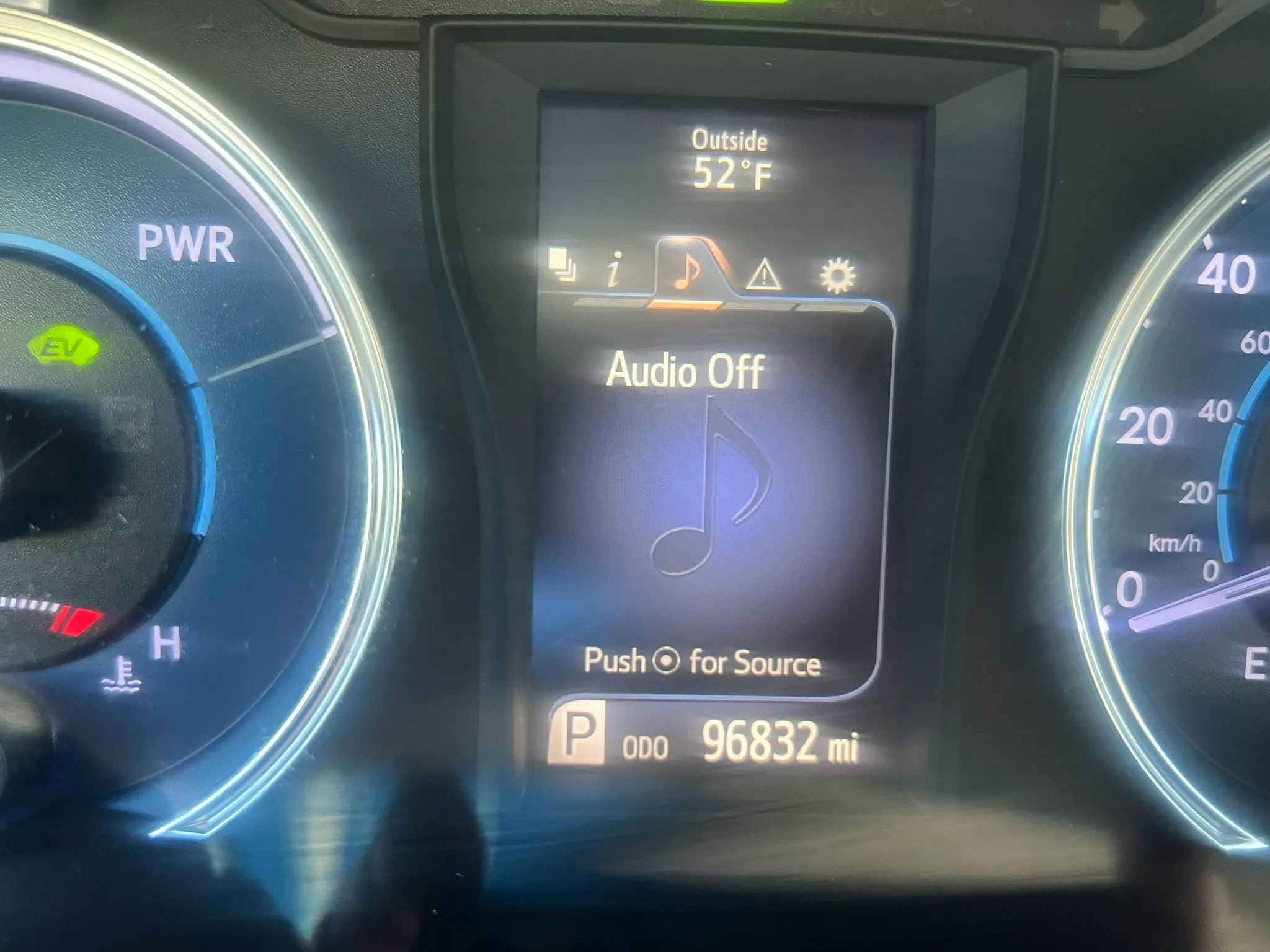 Used 2017 Toyota Camry XLE w/ Moonroof Package FWD image 12