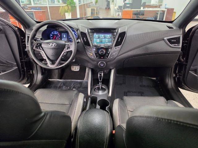 Used 2016 Hyundai Veloster Turbo FWD image 9