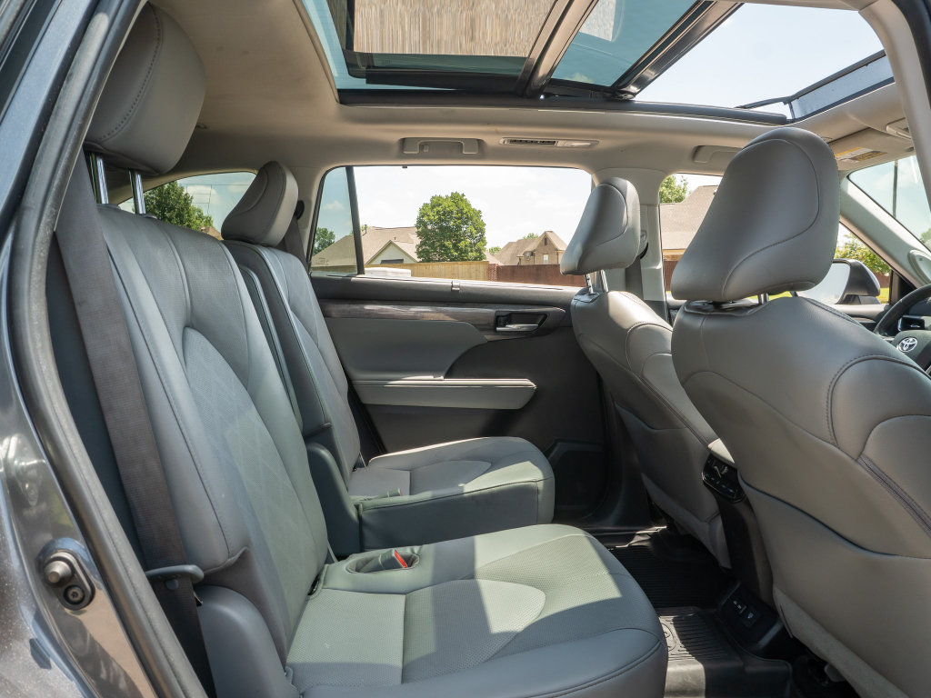 Used 2023 Toyota Highlander Platinum AWD/4WD image 19
