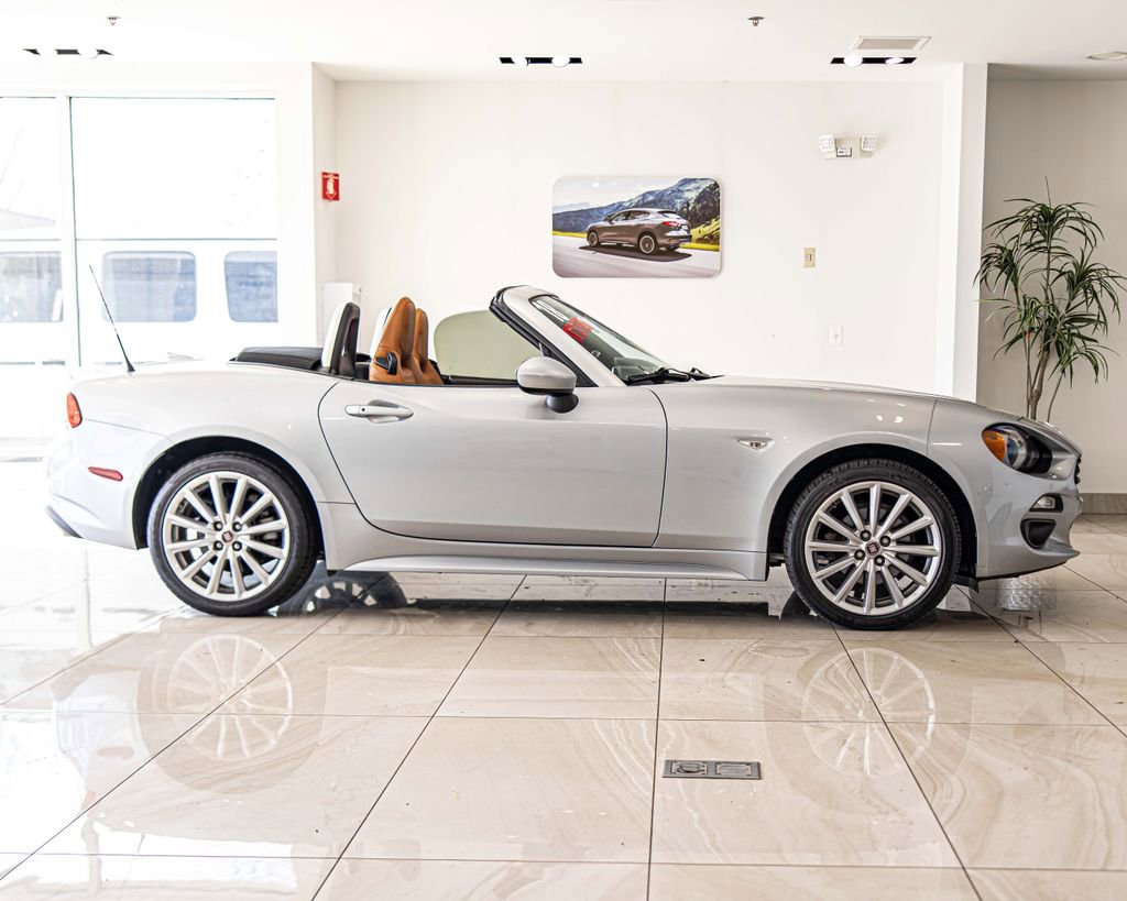 Used 2018 FIAT 124 Spider Lusso w/ Convenience Group RWD image 9