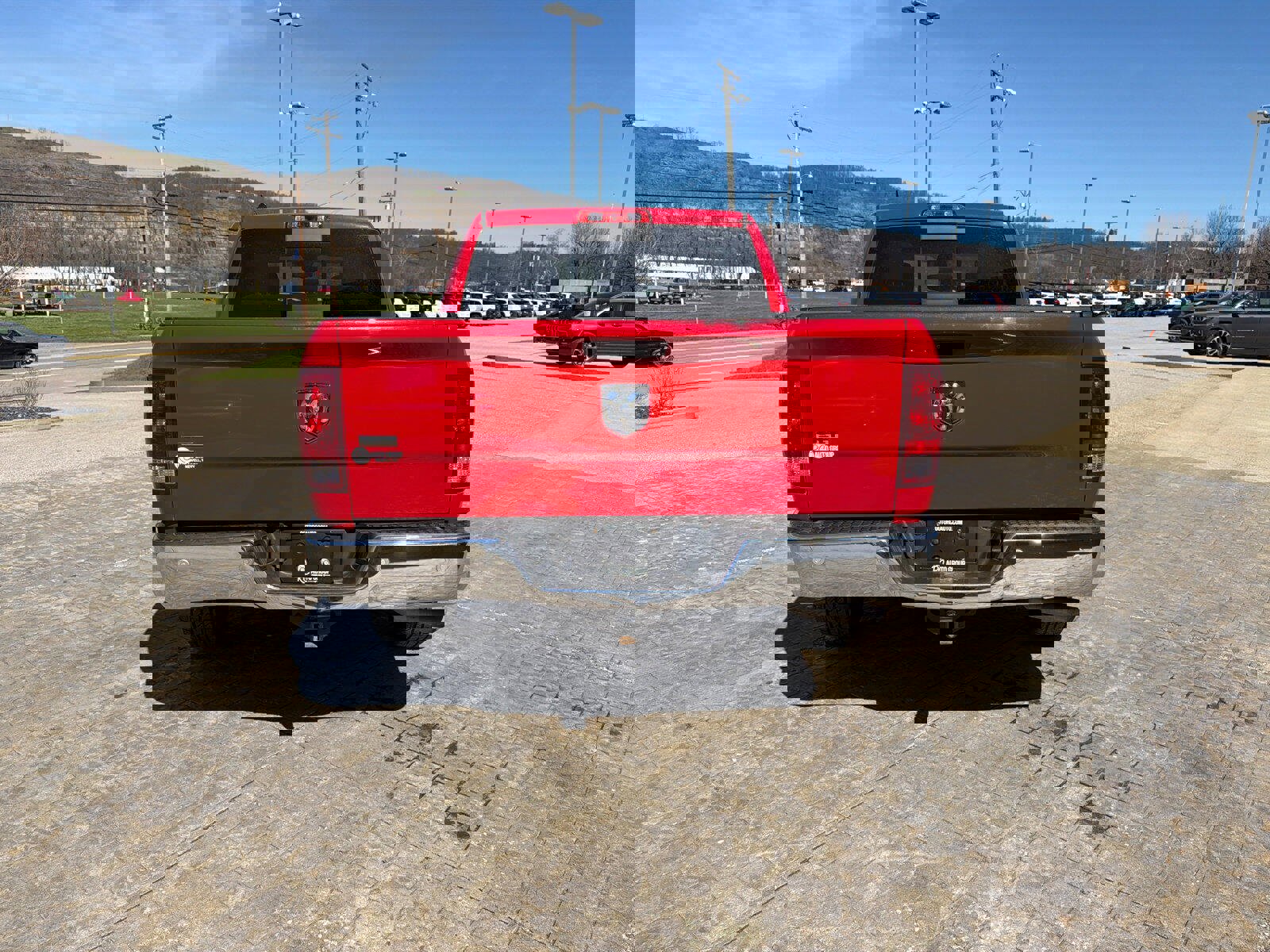 Used 2020 RAM 1500 Classic SLT w/ Luxury Group RWD image 7