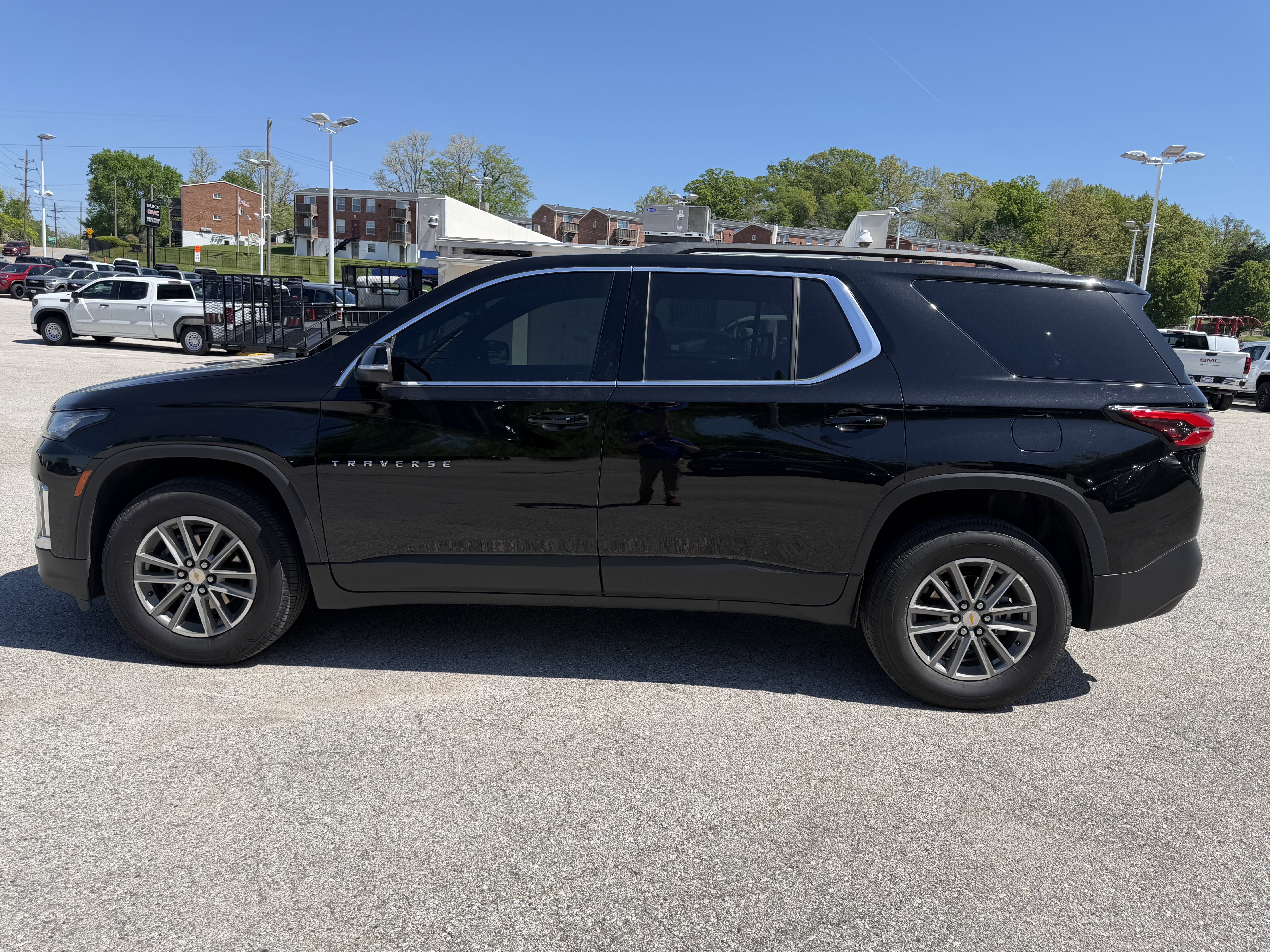 Used 2023 Chevrolet Traverse LT image 4