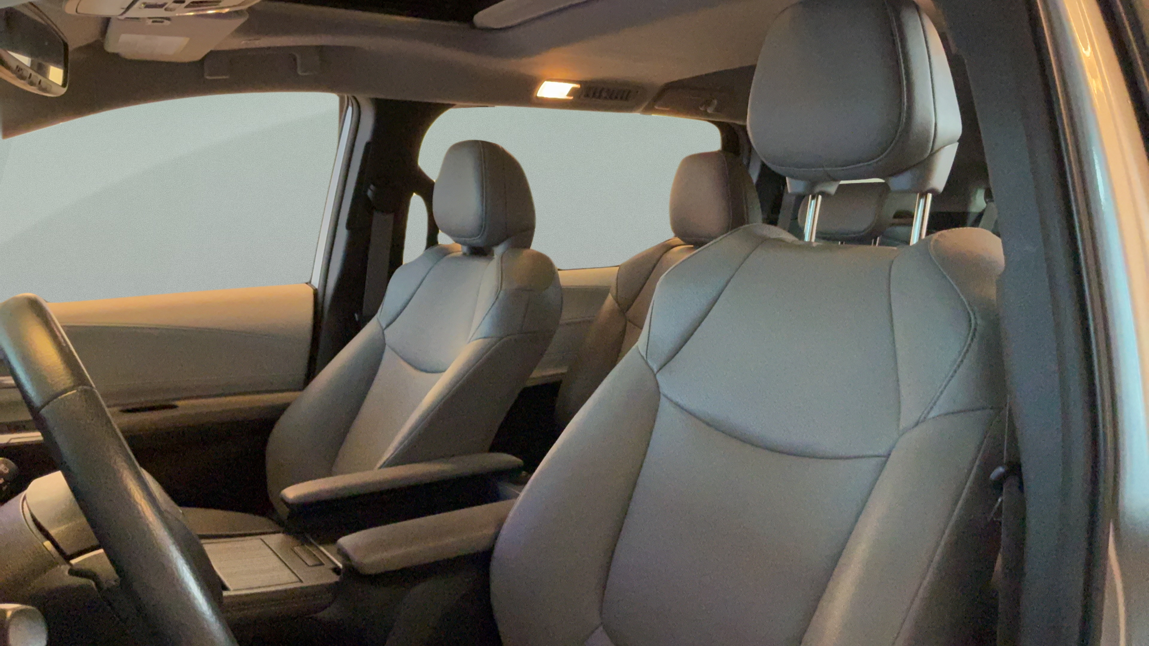 Certified 2025 Toyota Sienna XLE FWD image 26