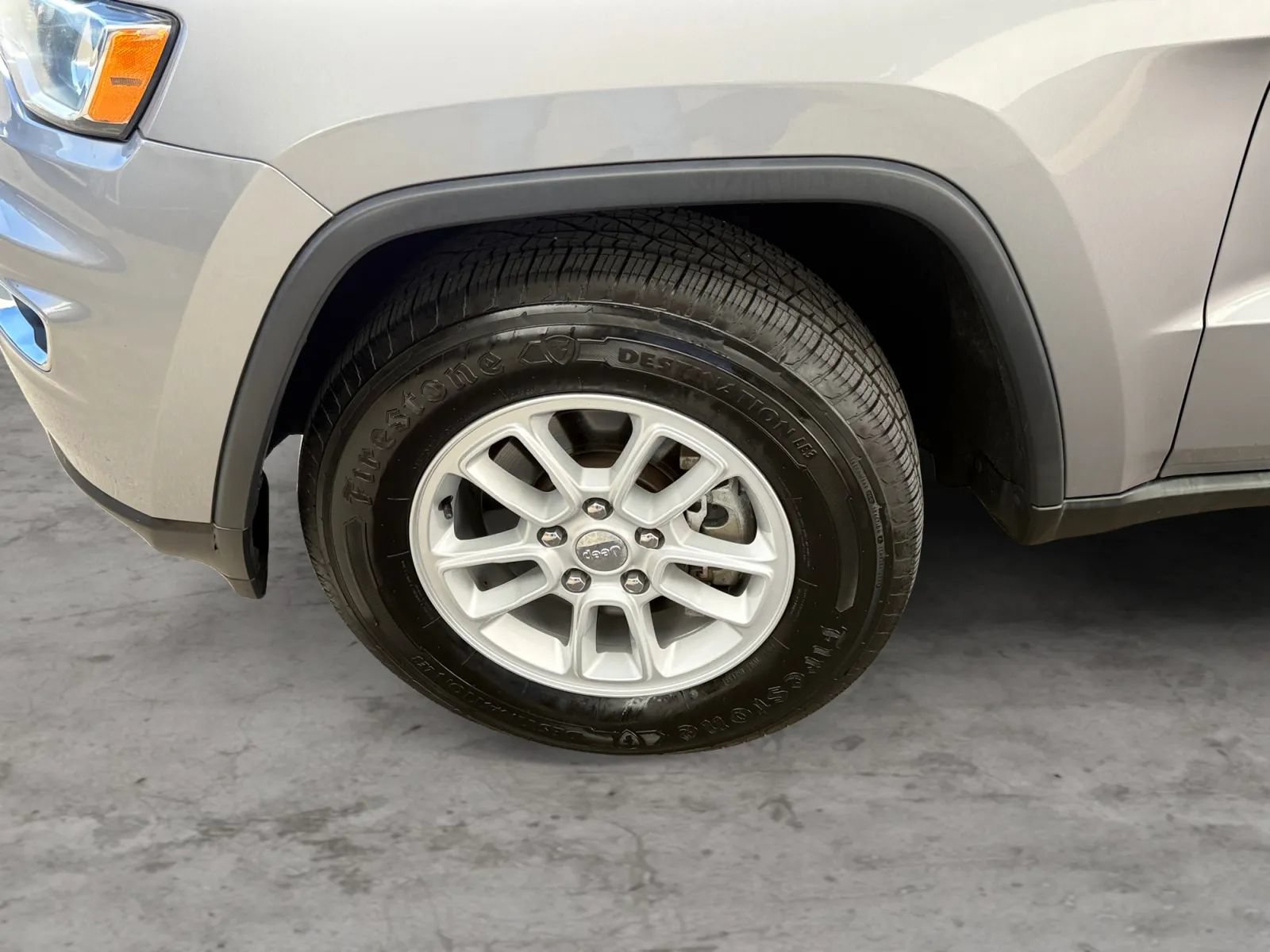 Used 2019 Jeep Grand Cherokee Laredo AWD/4WD image 43