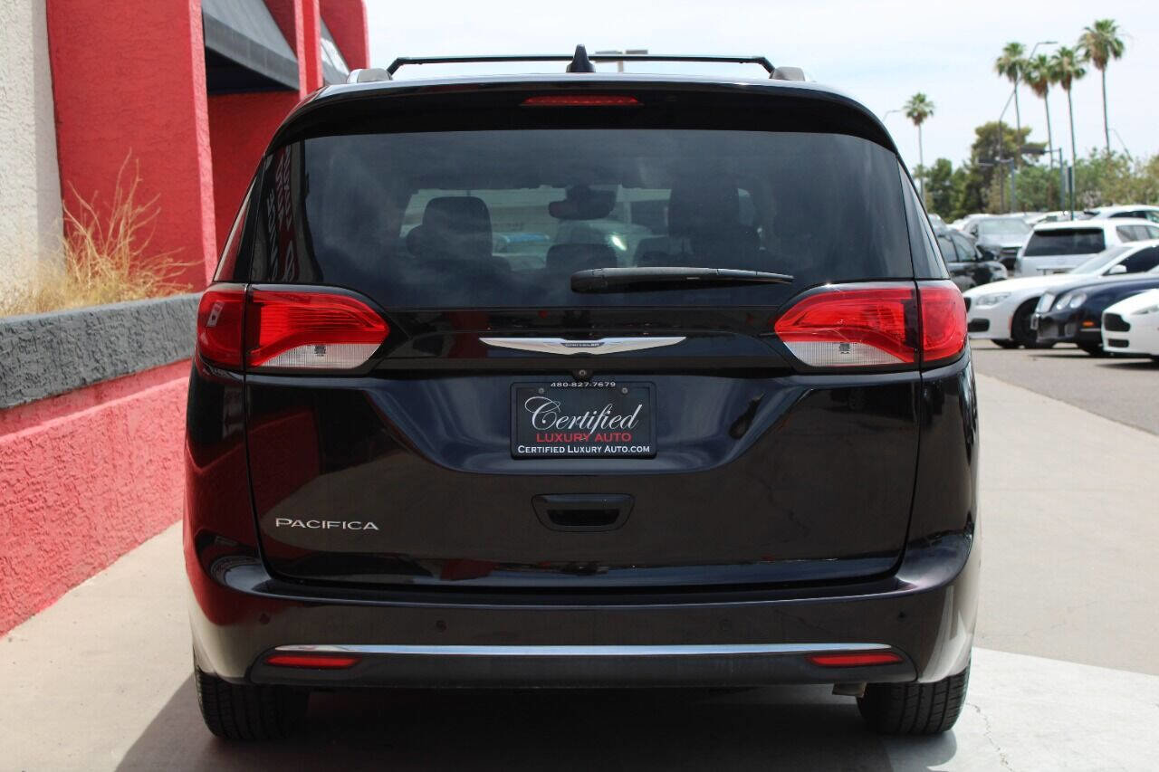 Used 2017 Chrysler Pacifica Touring-L Plus w/ Advanced Safetytec Group image 5