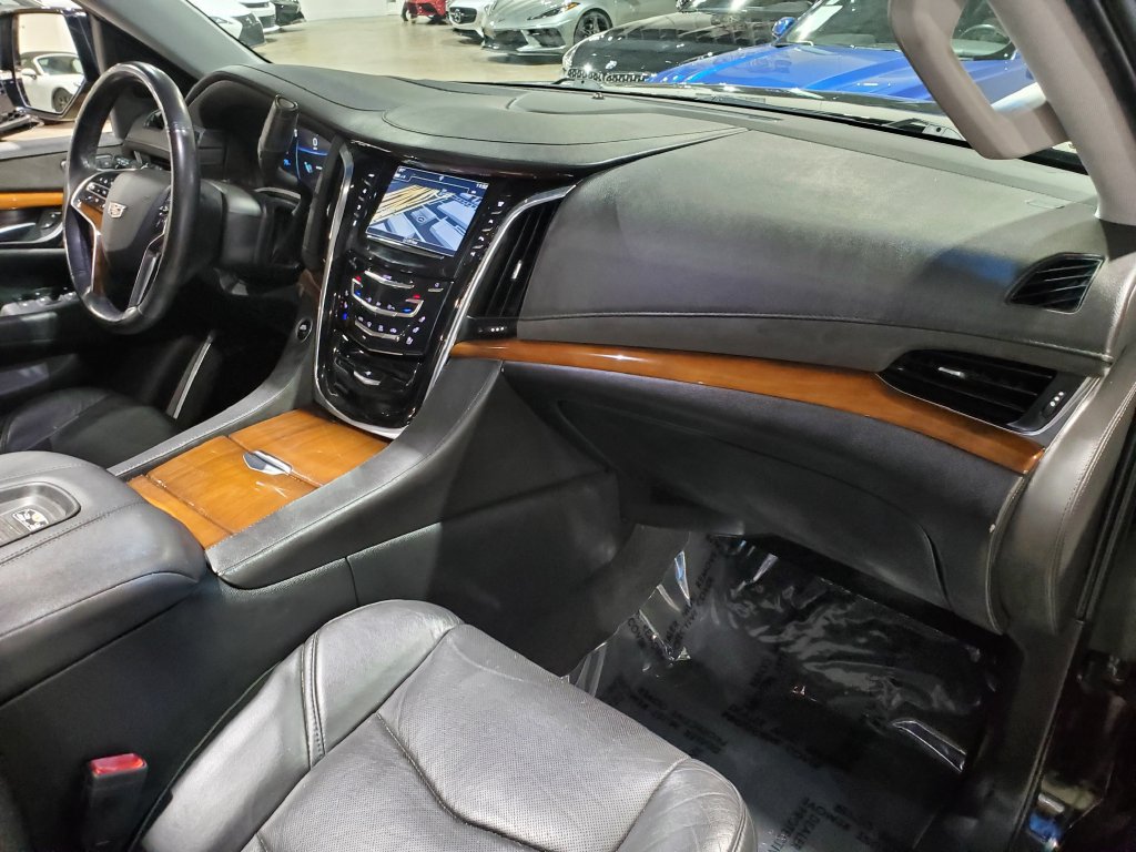 Used 2019 Cadillac Escalade ESV Luxury RWD image 14