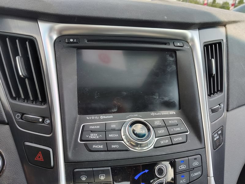 Used 2014 Hyundai Sonata Limited w/ Panoramic Sunroof Package 02 FWD image 19