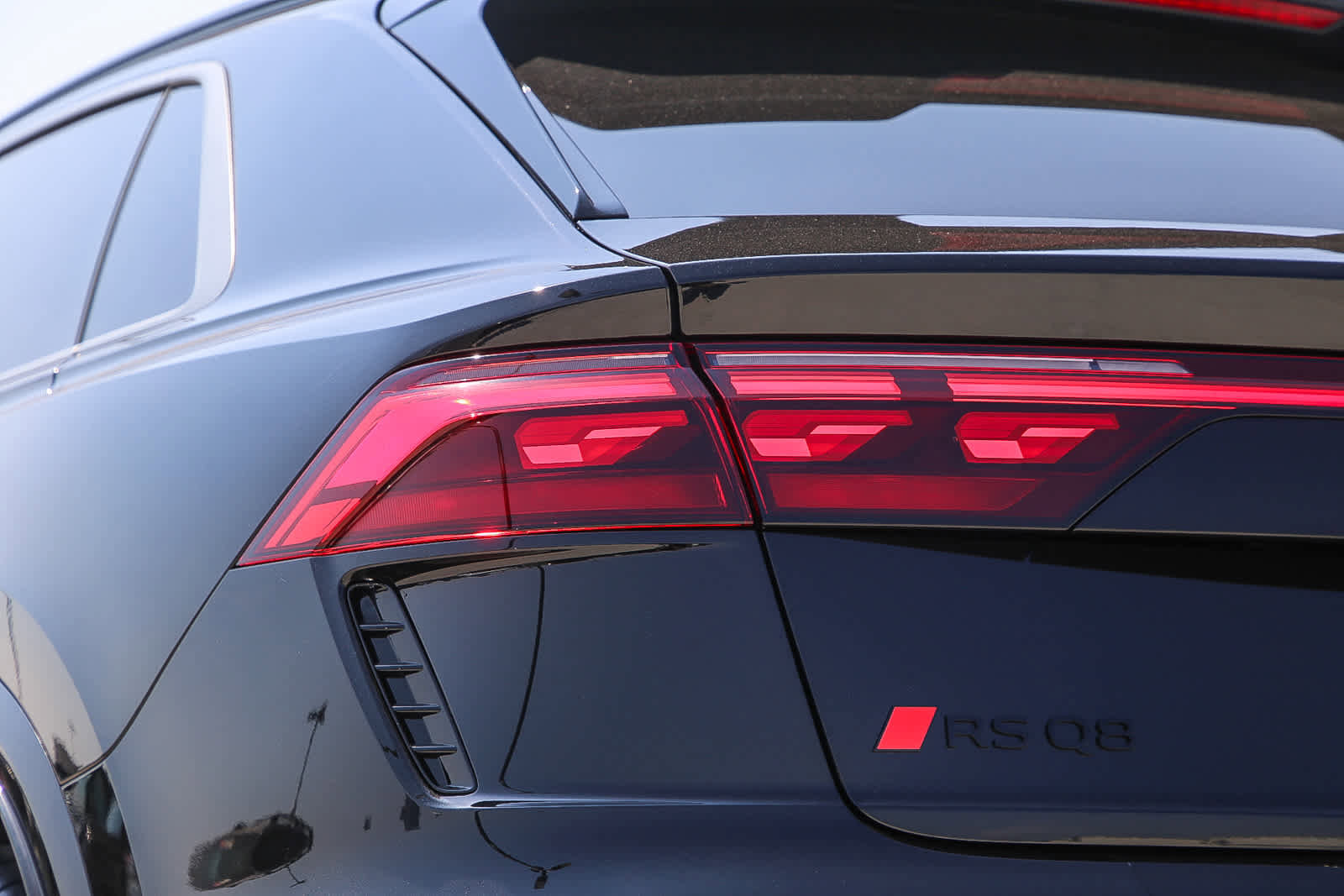 New 2025 Audi RS Q8 performance image 11