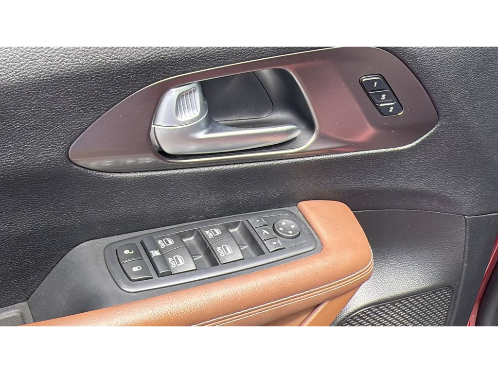Used 2017 Chrysler Pacifica Limited w/ Advanced Safetytec Group FWD image 15