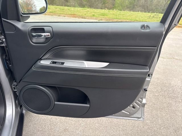 Used 2017 Jeep Compass Latitude image 9