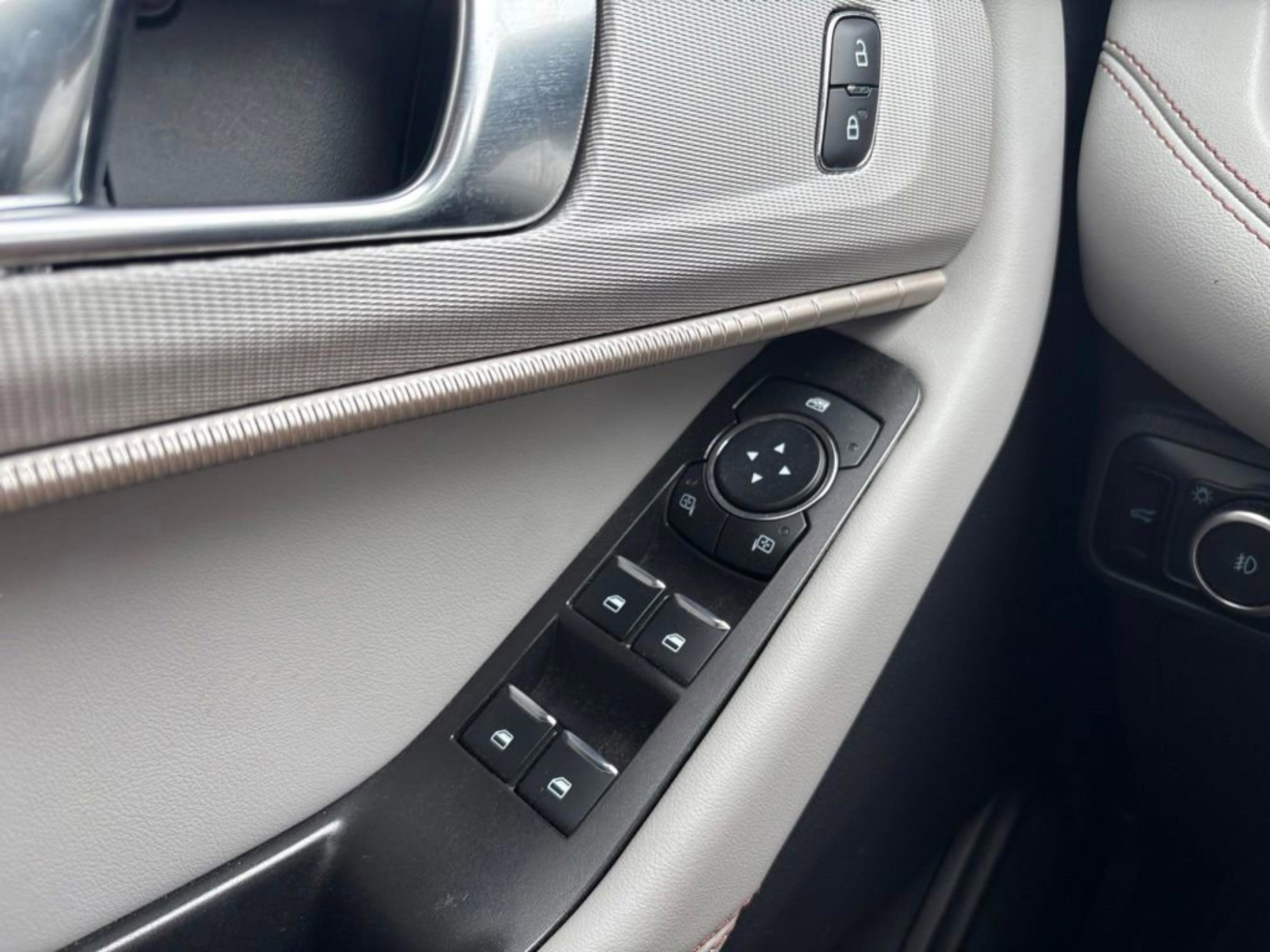 Used 2025 Ford Explorer Active w/ Active Comfort Package RWD image 20