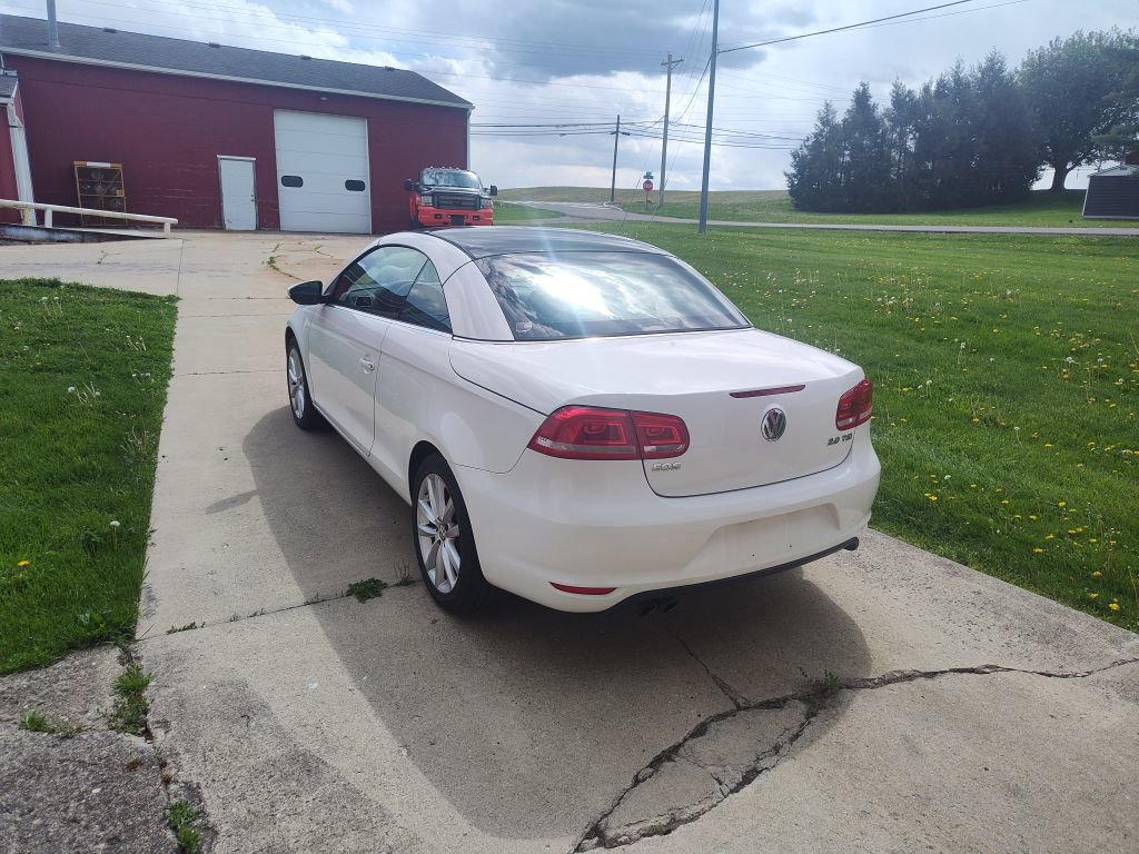Used 2012 Volkswagen Eos Komfort FWD image 2