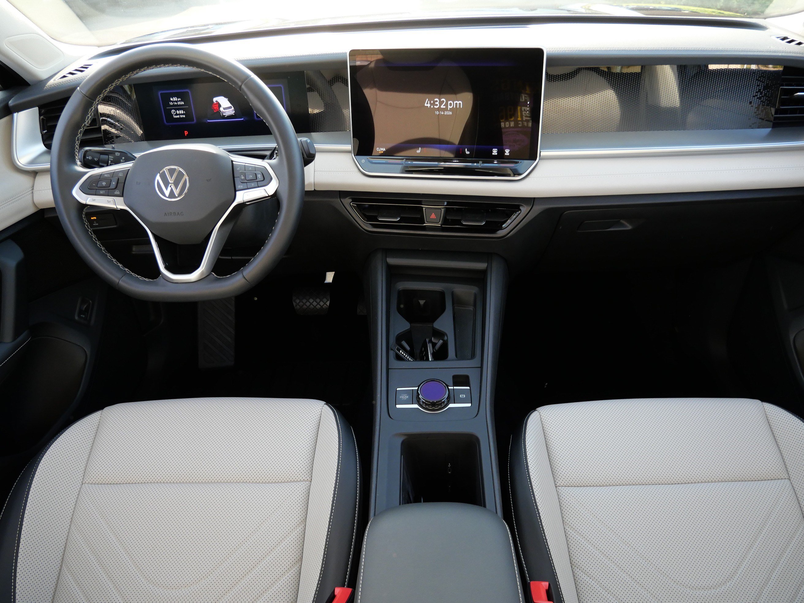 Certified 2025 Volkswagen Tiguan SE AWD/4WD image 10