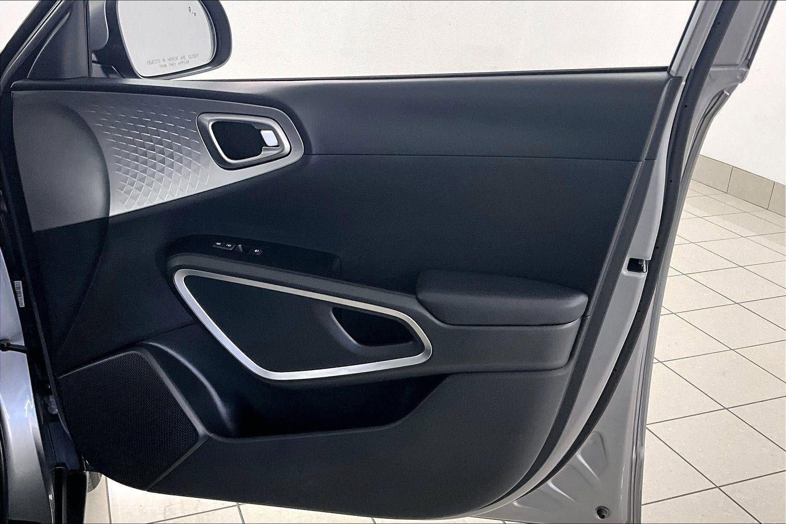 Used 2025 Kia Soul LX FWD image 28