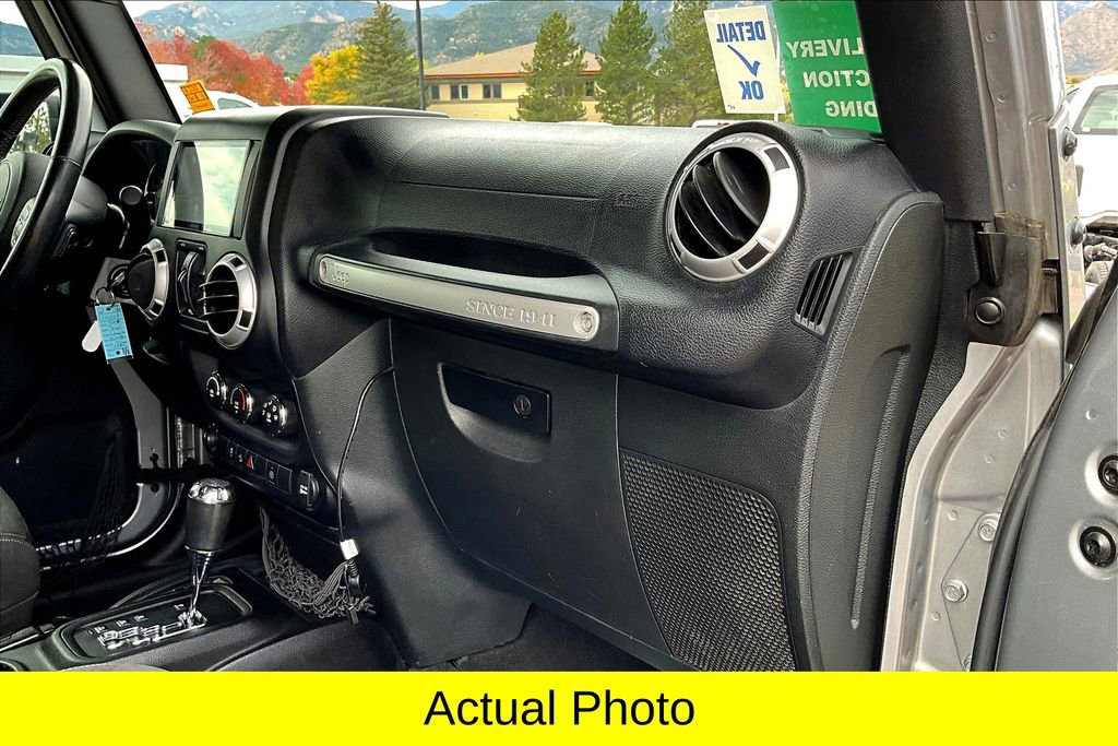 Used 2016 Jeep Wrangler Unlimited Sahara w/ Connectivity Group image 16
