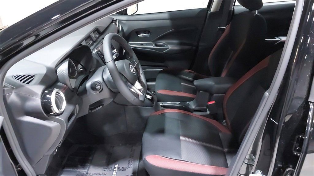 Used 2025 Nissan Versa SR w/ Trunk Package image 20