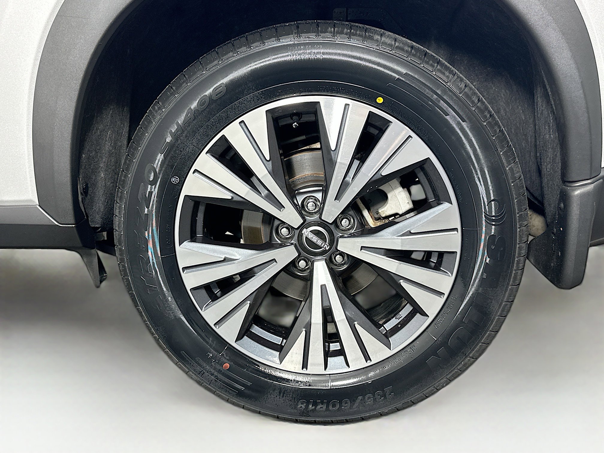 Used 2023 Nissan Rogue SV w/ SV Premium Package image 11