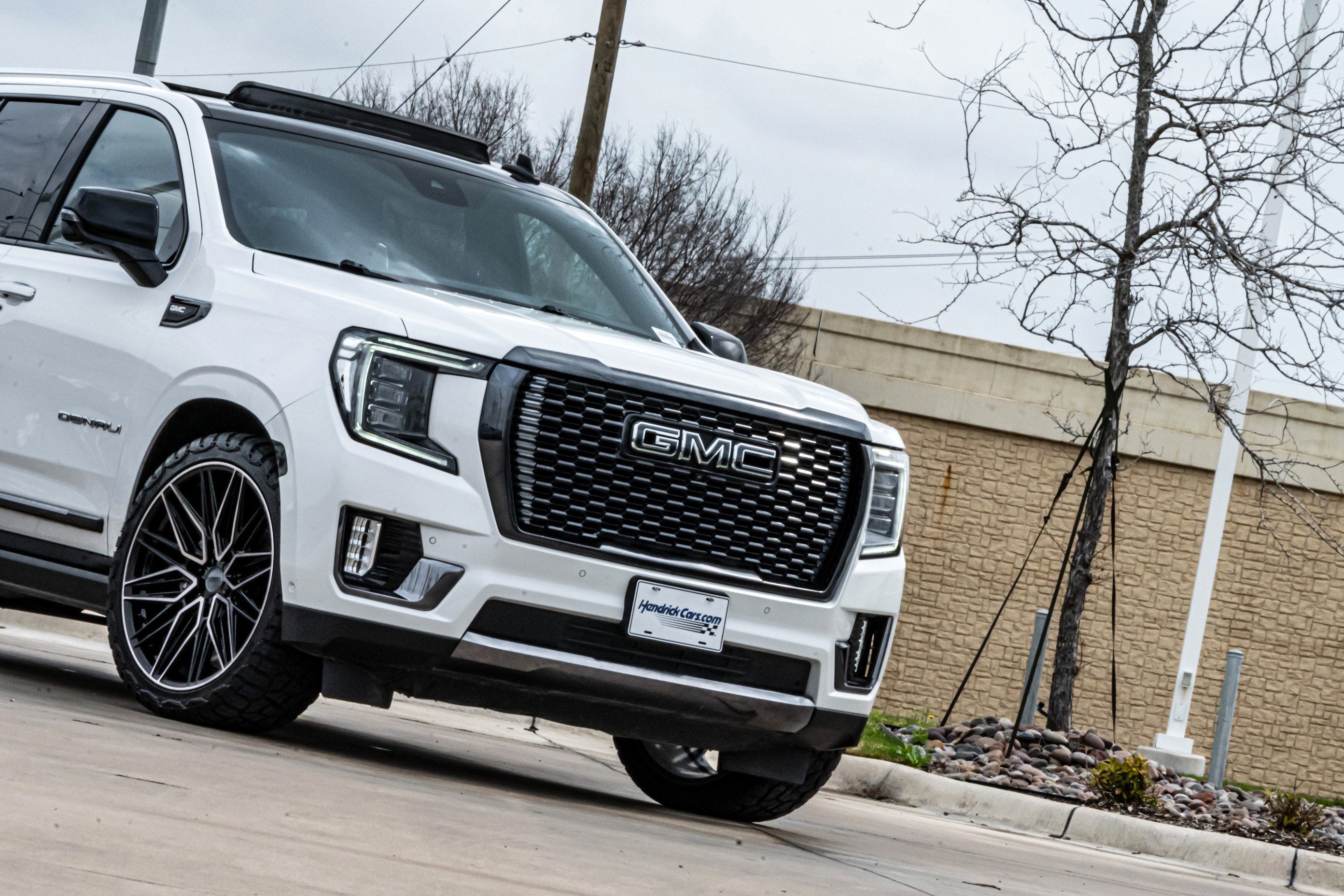 Used 2023 GMC Yukon Denali Ultimate AWD/4WD image 5