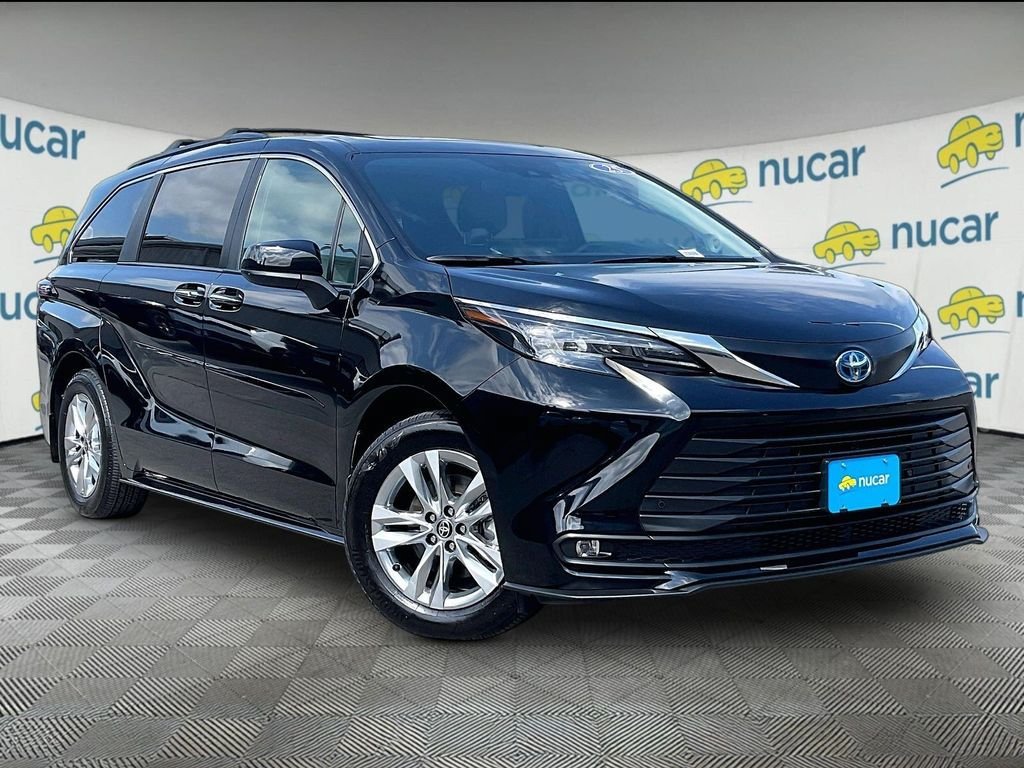 Used 2025 Toyota Sienna XLE w/ XLE Plus Package AWD/4WD image 1