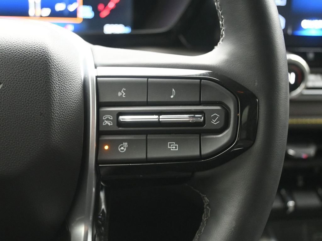 Used 2024 Chevrolet Colorado ZR2 w/ ZR2 Convenience Package III image 18