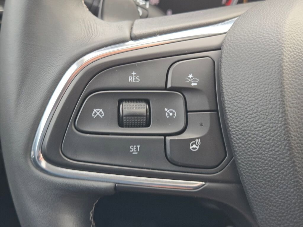 Used 2023 Buick Envision Essence w/ Sport Touring Package AWD/4WD image 32