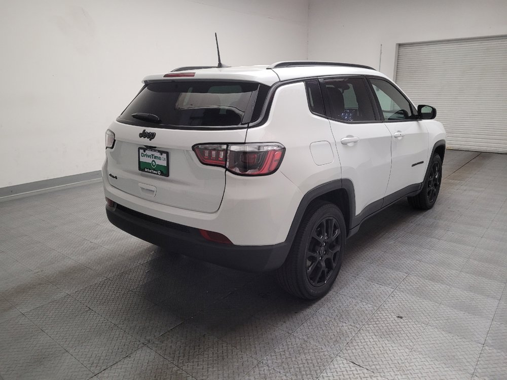 Used 2025 Jeep Compass Latitude w/ Convenience Group AWD/4WD image 9