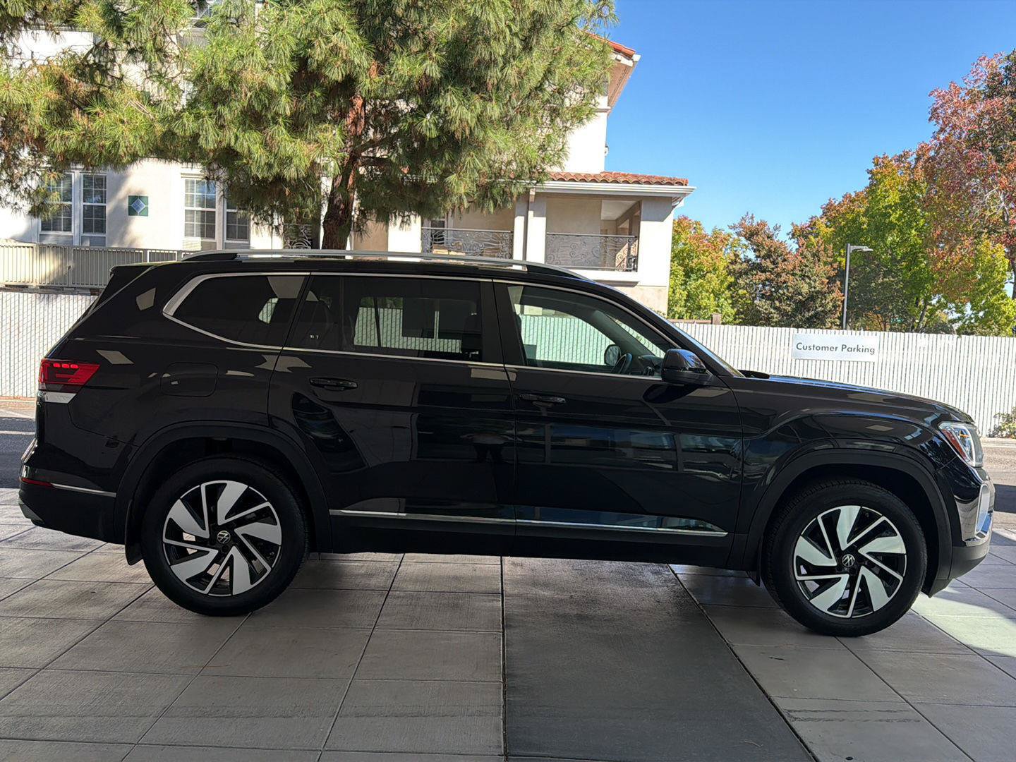 Certified 2024 Volkswagen Atlas SEL AWD/4WD image 6