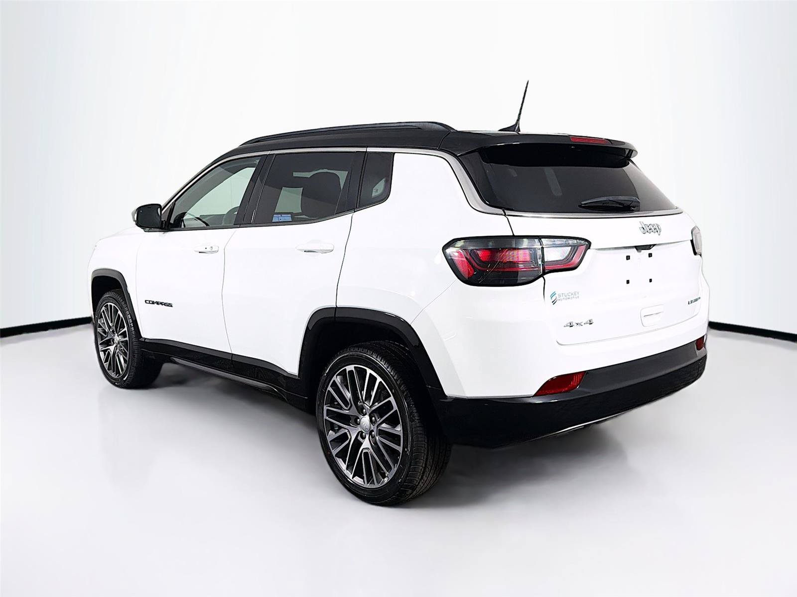 Used 2023 Jeep Compass Limited w/ Elite Group AWD/4WD image 9