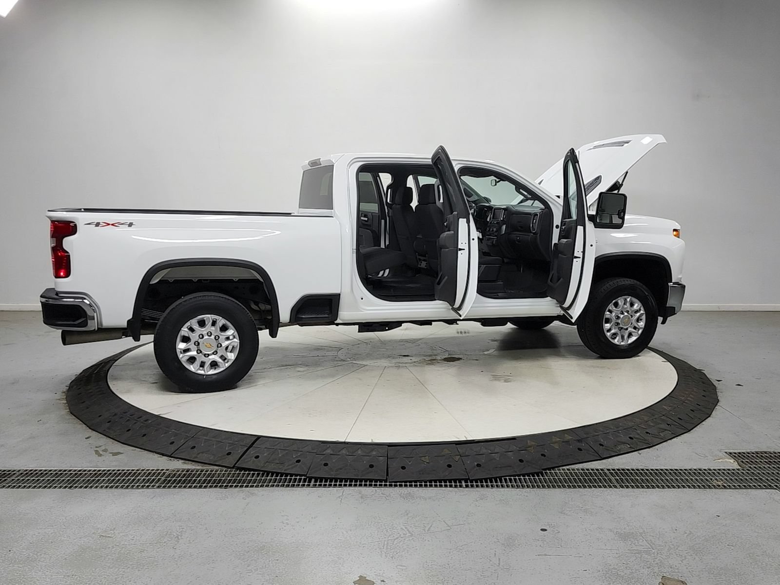 Used 2022 Chevrolet Silverado 2500 LT w/ Fleet Comfort Package AWD/4WD image 17
