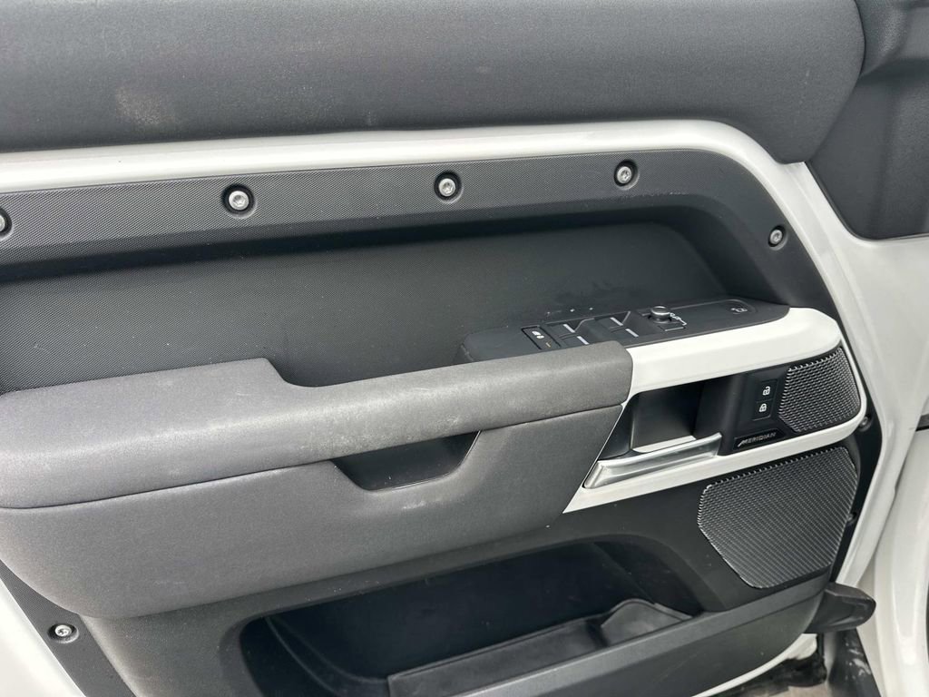 Used 2023 Land Rover Defender 110 S image 17