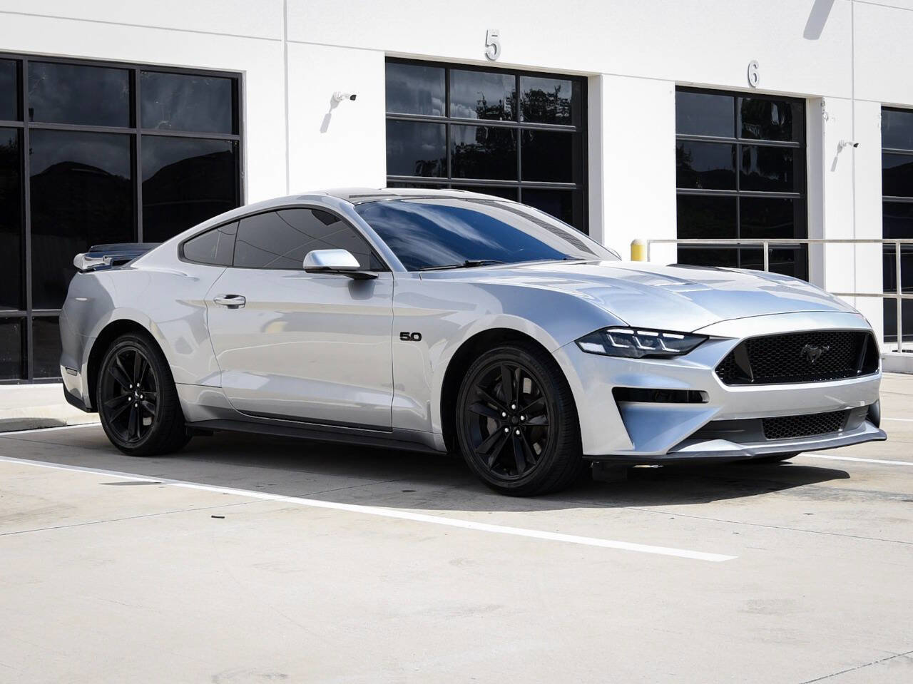 Used 2020 Ford Mustang GT Premium w/ Equipment Group 401A image 2