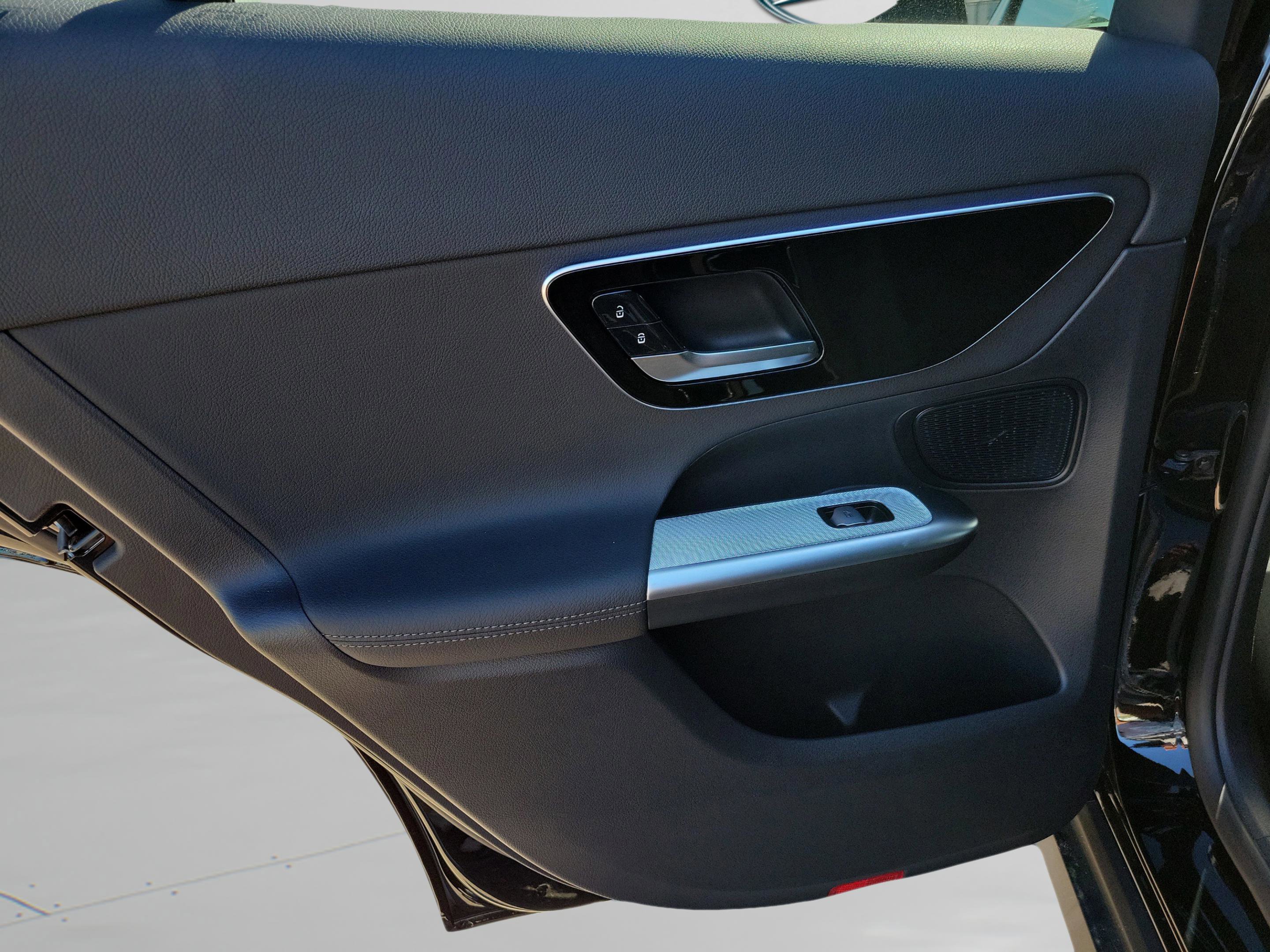 Used 2026 Mercedes-Benz GLC 300 4MATIC image 11