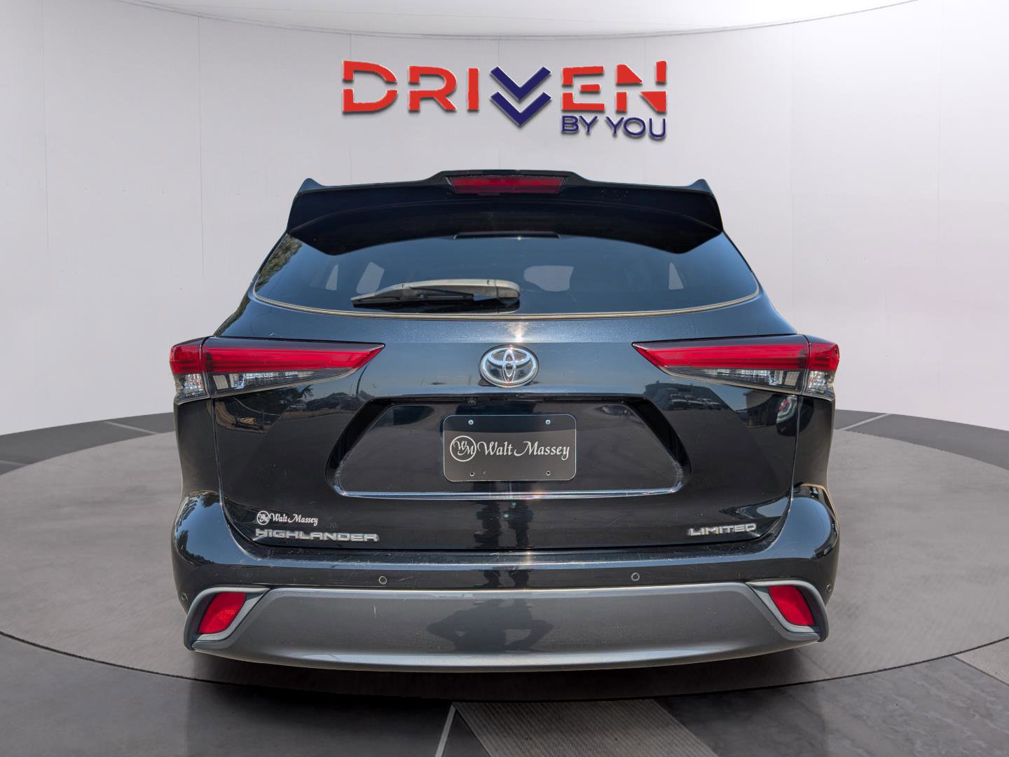 Used 2021 Toyota Highlander Limited image 4