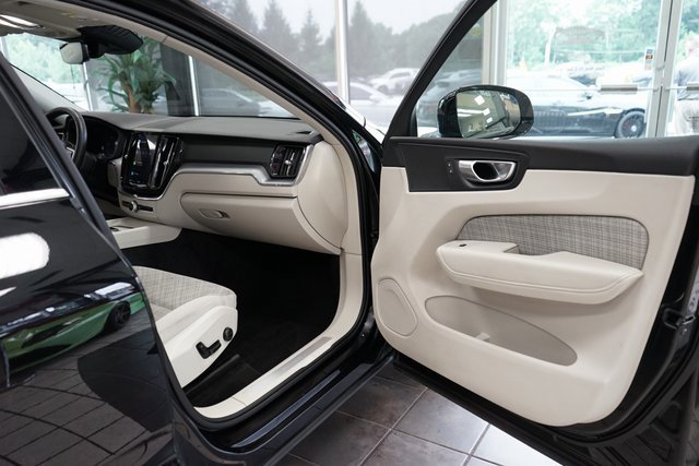 Used 2022 Volvo XC60 T8 Inscription Expression image 45