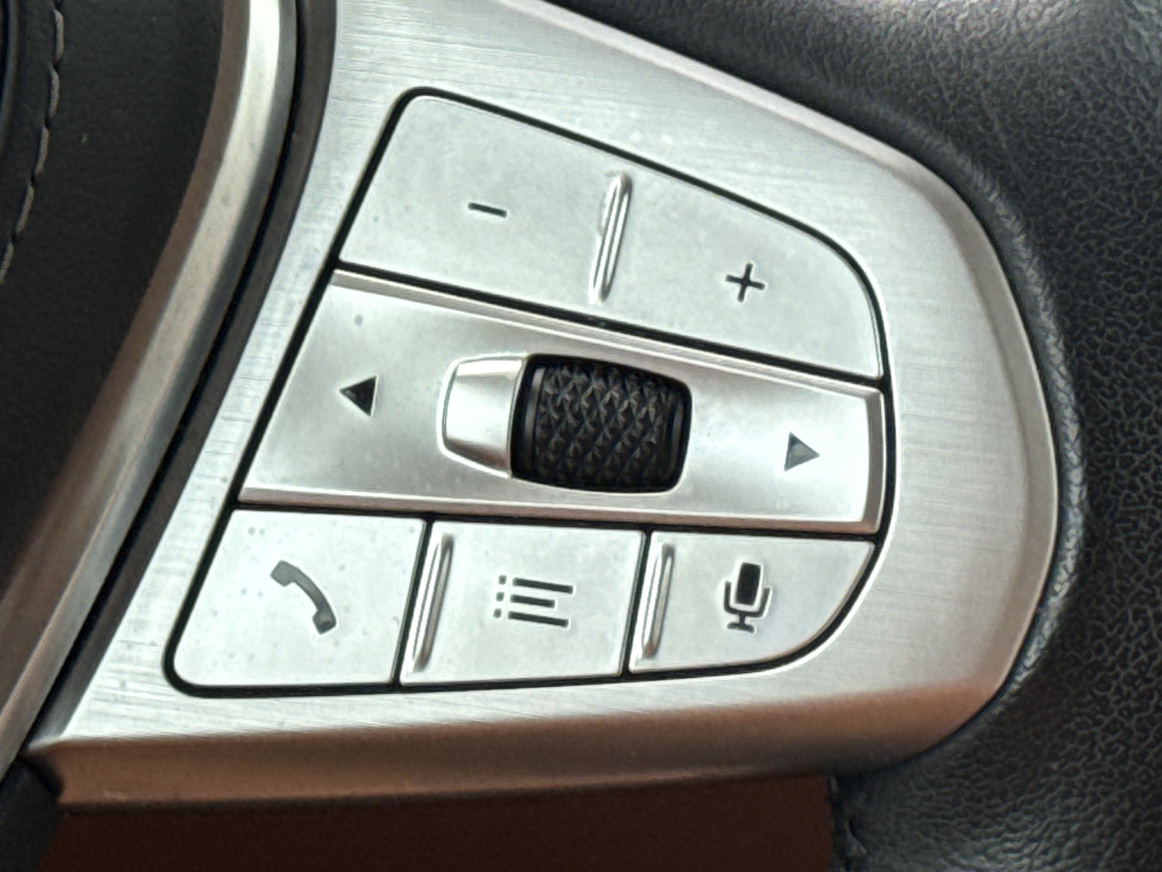 Used 2021 BMW 740i w/ Premium Package RWD image 20
