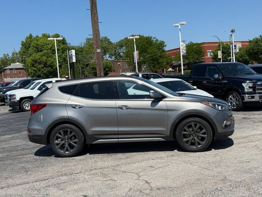 Used 2017 Hyundai Santa Fe Sport w/ Cargo Package FWD image 5