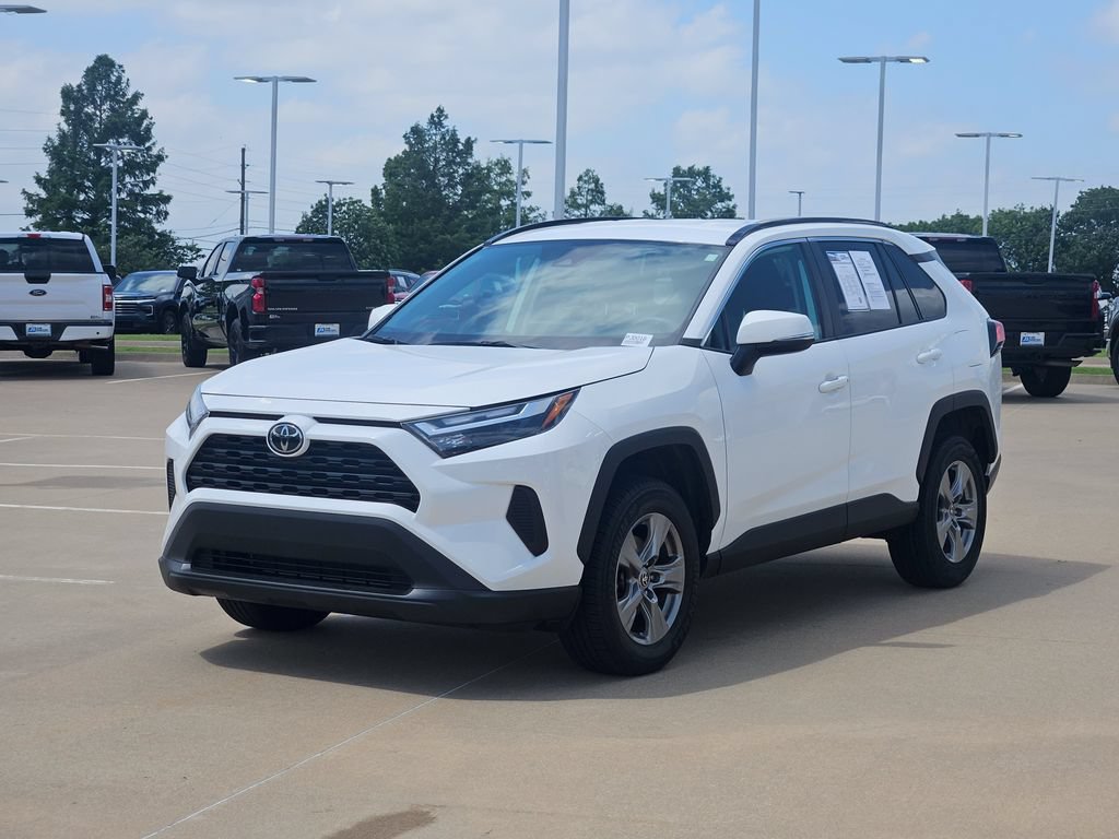 Used 2024 Toyota RAV4 XLE FWD video 3