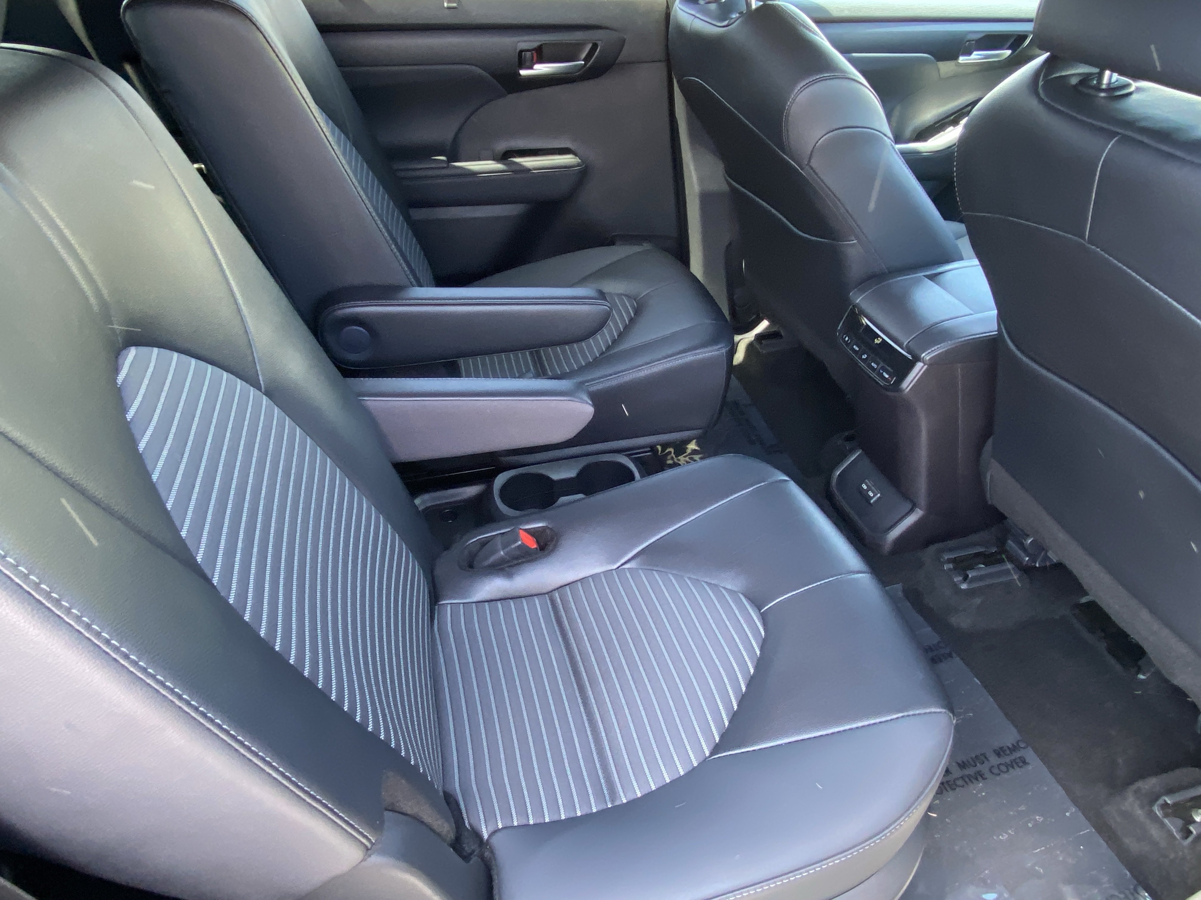 Used 2025 Toyota Highlander XSE AWD/4WD image 11