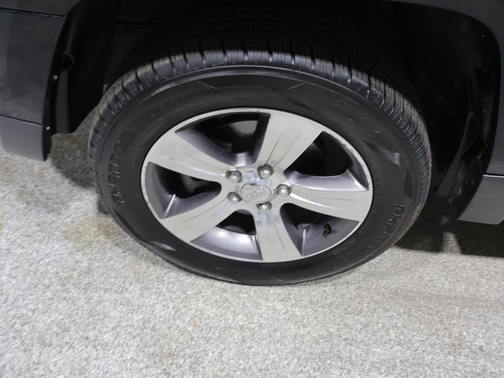 Used 2016 Jeep Patriot High Altitude AWD/4WD image 10