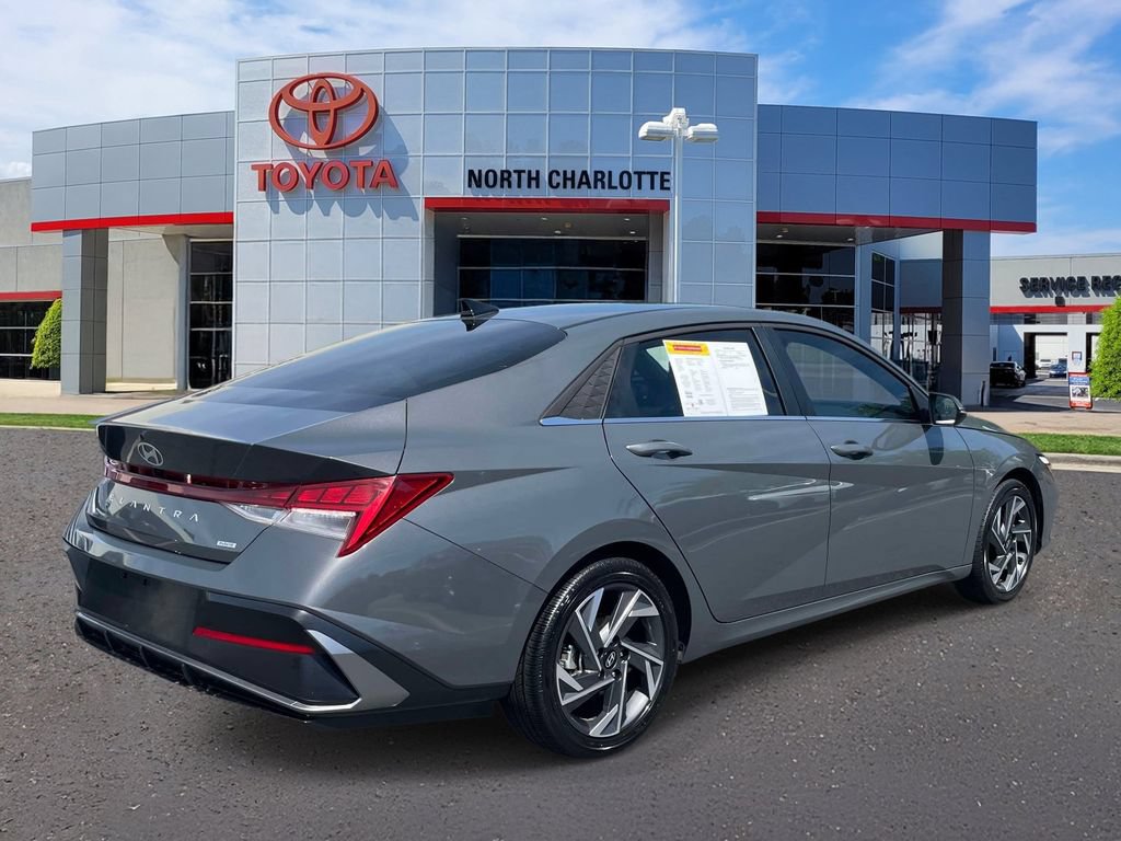 Used 2025 Hyundai Elantra Limited FWD image 7
